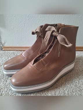 NWOT Johnston & Murphy Gracelyn Lace Up Boots Tan Side Zip Women's Size 8